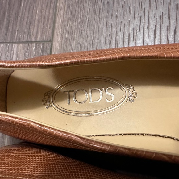 Tod’s size 39.5 driving loafers - like new on top -some wear on bottom - Picture 2 of 6